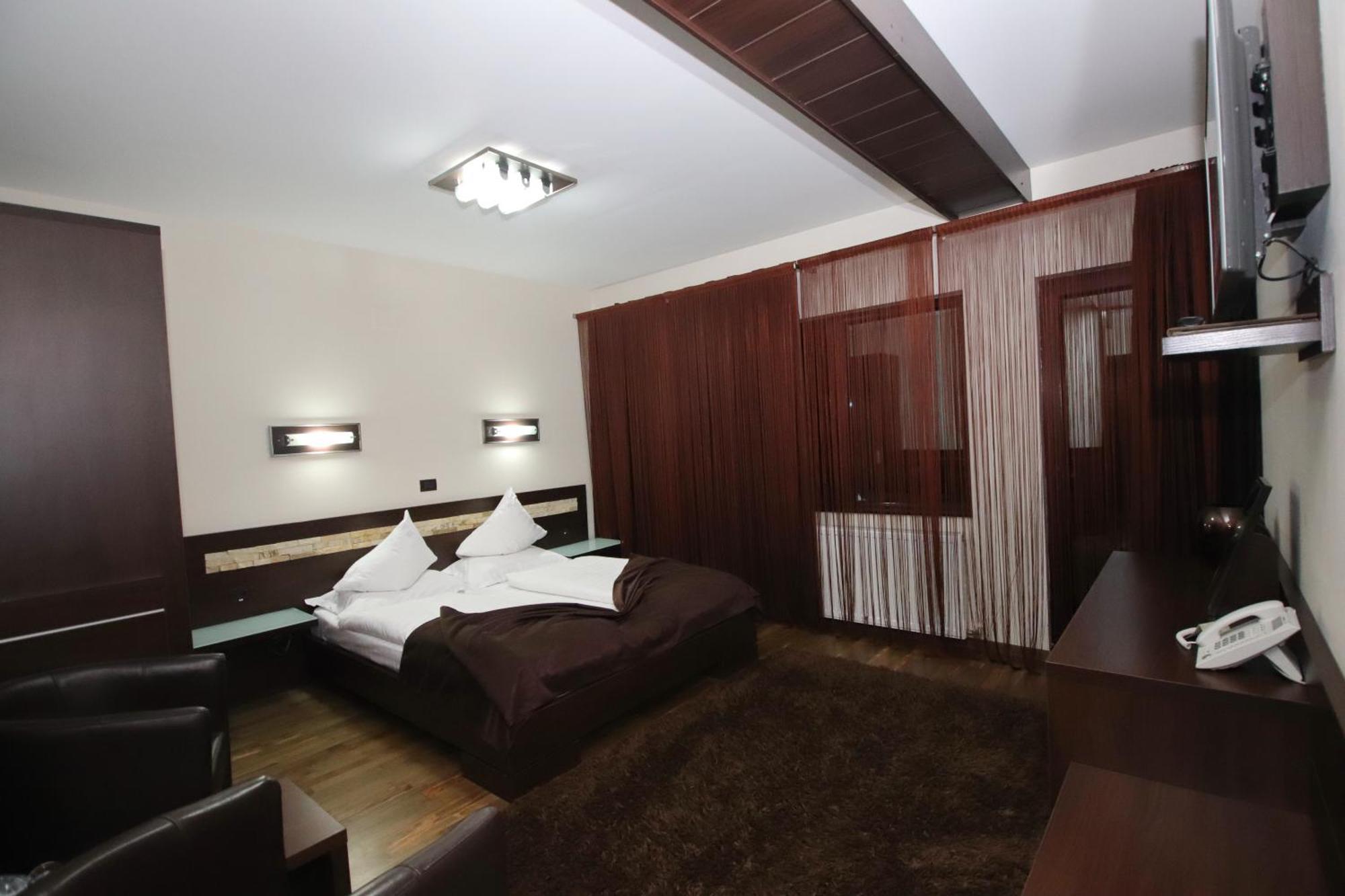 Hotel Complex Cochet Buşteni Exterior foto
